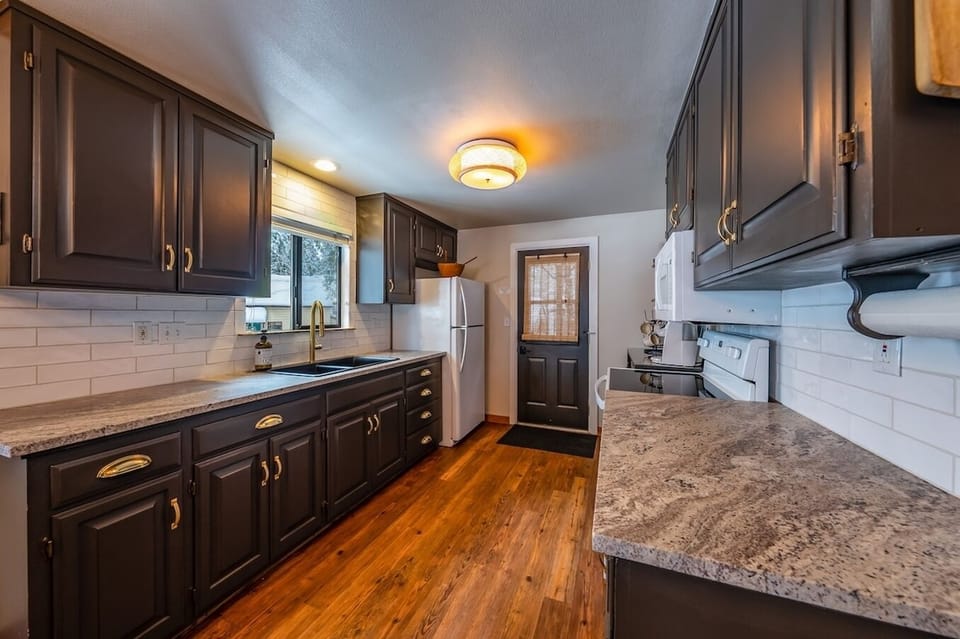 Fully equipped kitchen to cook all your favorite meals.