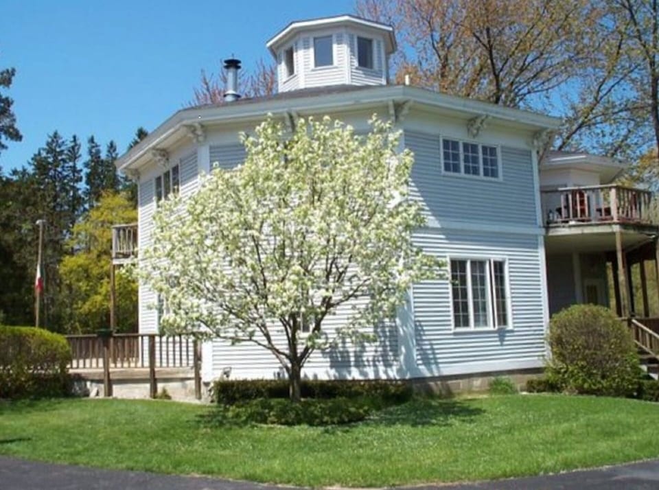 Spring in bloom at the Octagon in South Haven