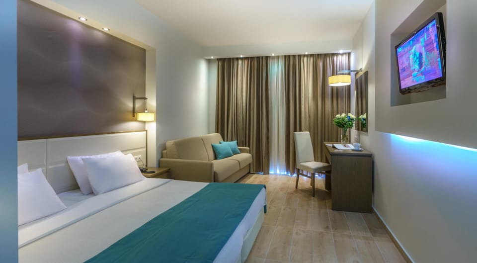 In-room safe, soundproofing, WiFi (free), bed sheets