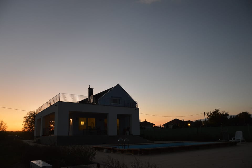Pool and terras at night