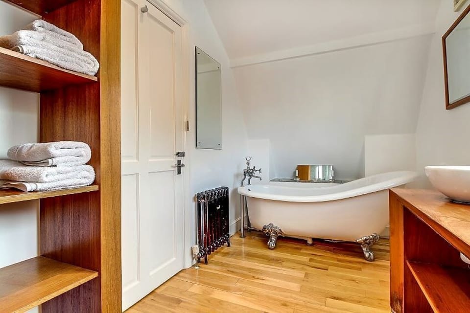 ensuit bath 