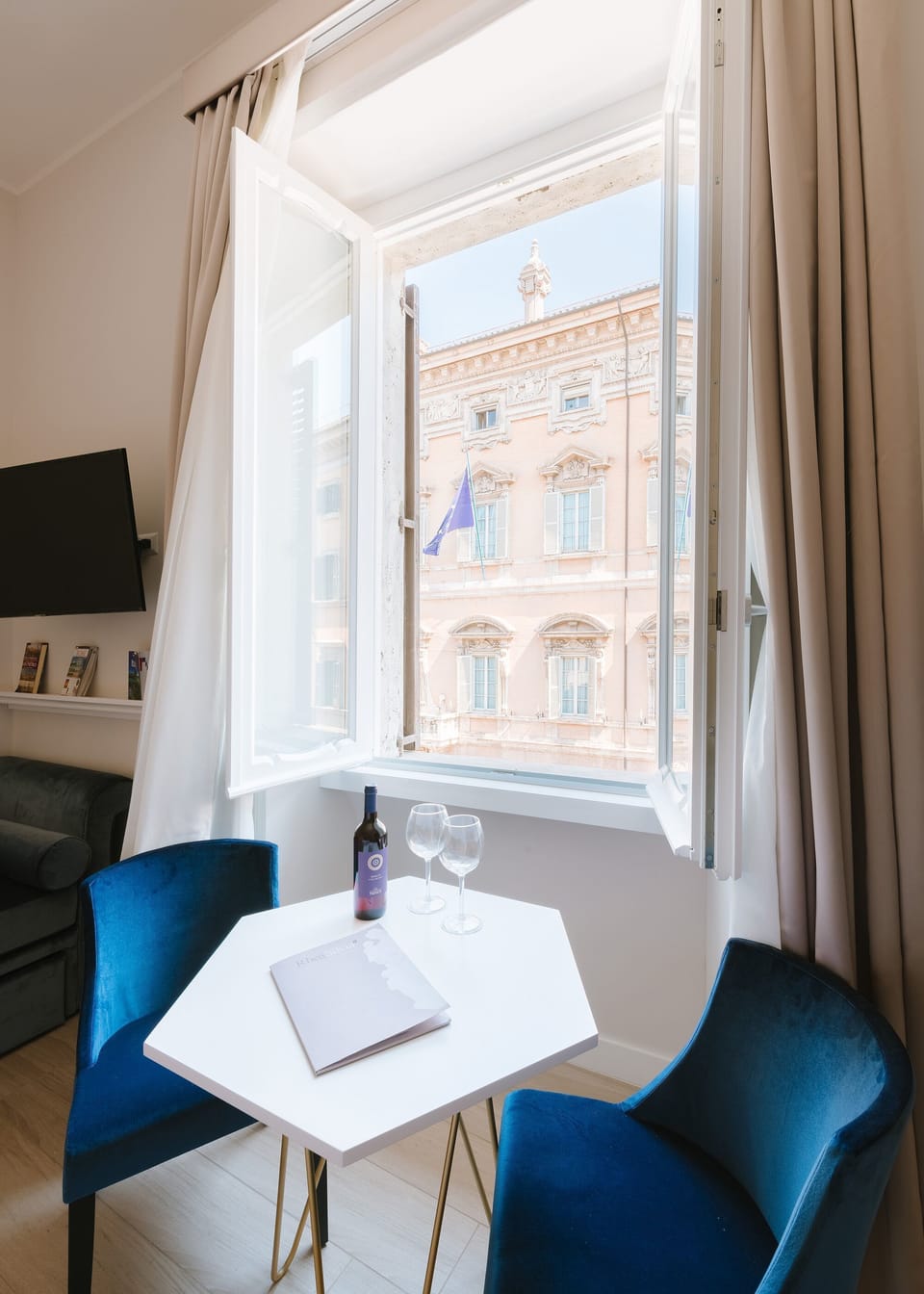Deluxe Triple Room with Jacuzzi and Shower | Frette Italian sheets, premium bedding, minibar (free items)