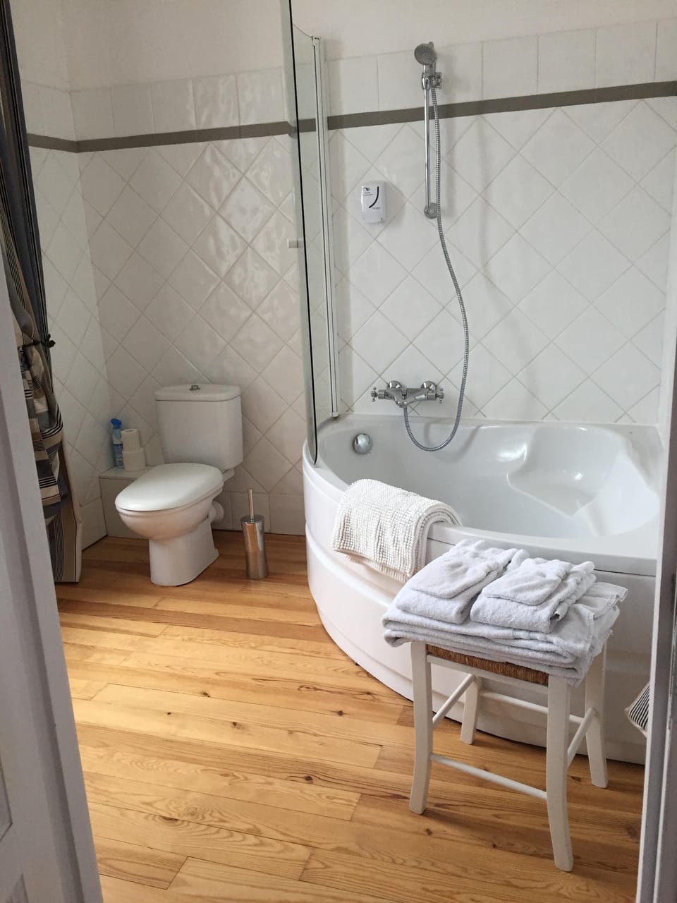 Double Room, Ensuite (Chambre Anaïs) | Bed sheets