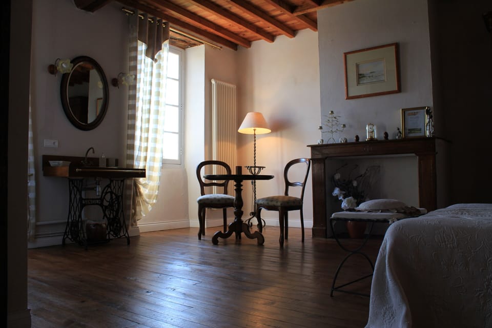 Double Room, Ensuite (Chambre Ivoire) | Bed sheets