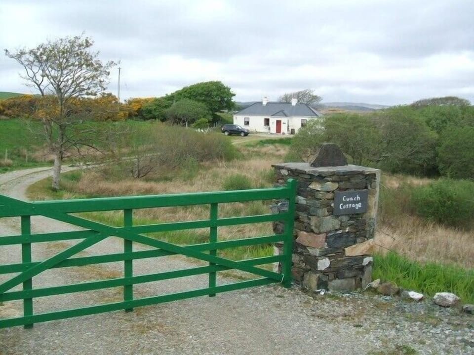 Entrance to ECO 'Cuach Cottage'  " Five Star Cottage " It has a 100 mtr. drive.