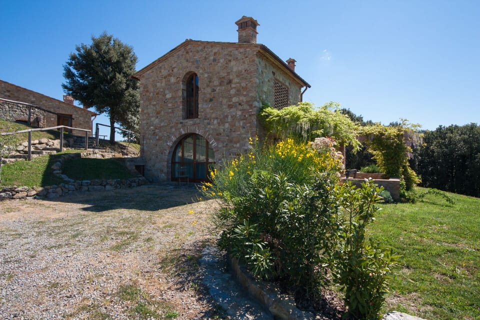 An original Tuscan brick house with history - a former barn