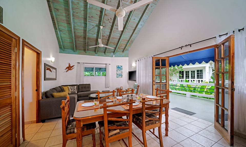 Upper Reef House - Dining area