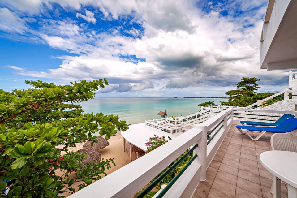 Penthouse - Beach view from patio