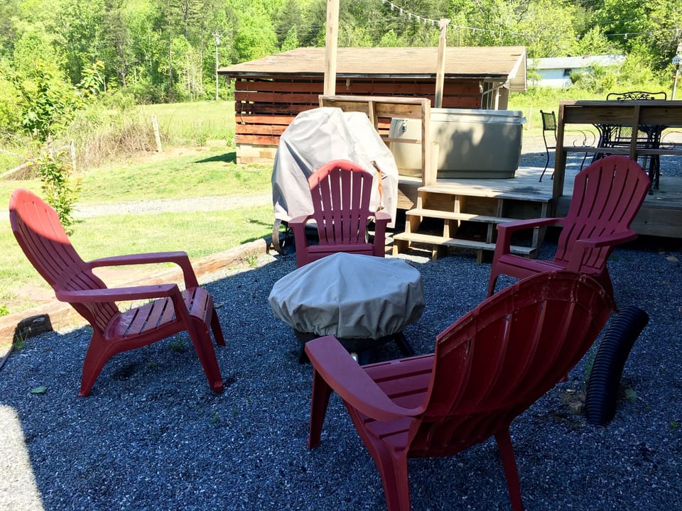 Fire pit for nice cool mountain nights. 