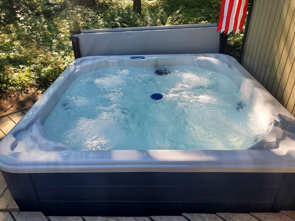 Brand new hot tub! July 2020.