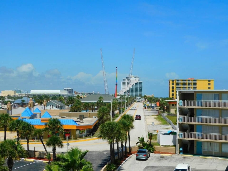 View of Slingshot & Vomatron Rides
