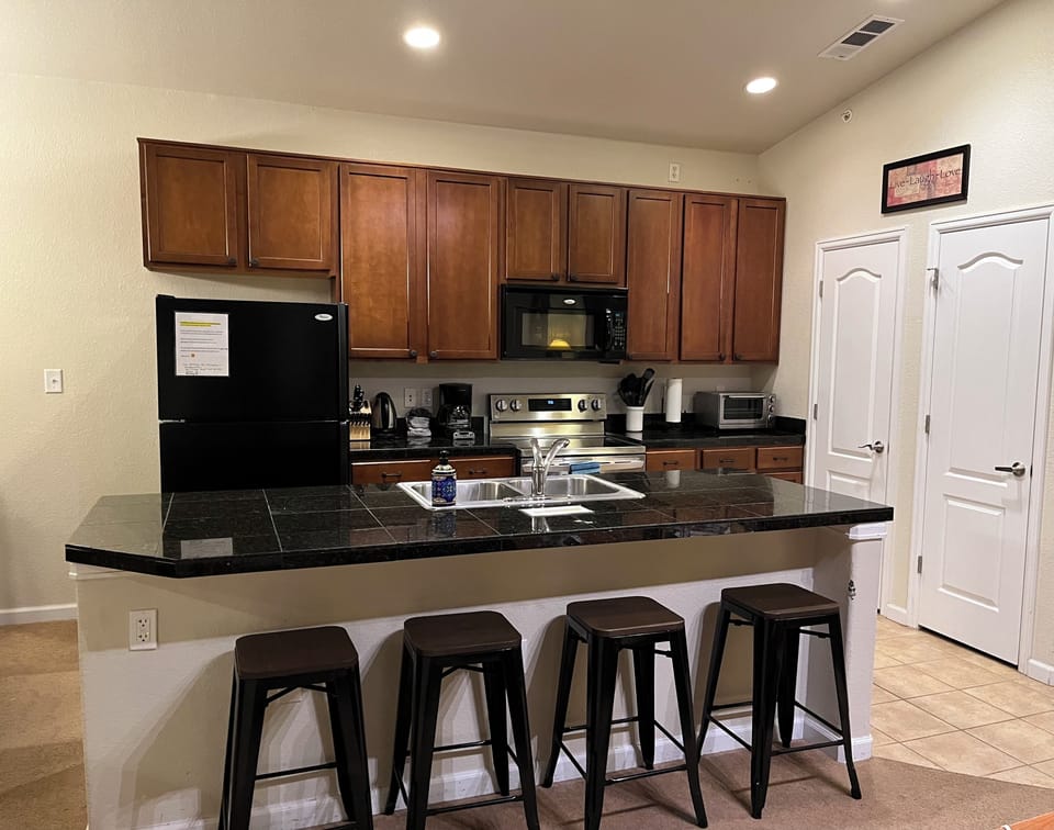 Kitchen fully stocked, coffeemaker, toaster, crockpot, new dishwasher, new stove