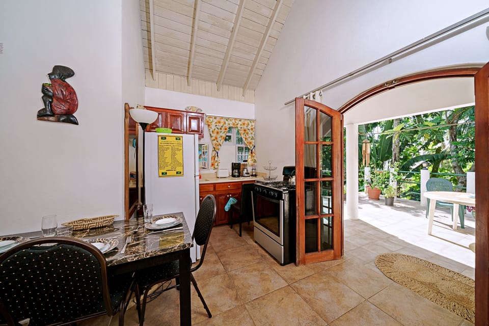 Jungle House Tree Top - Kitchen/Dining area