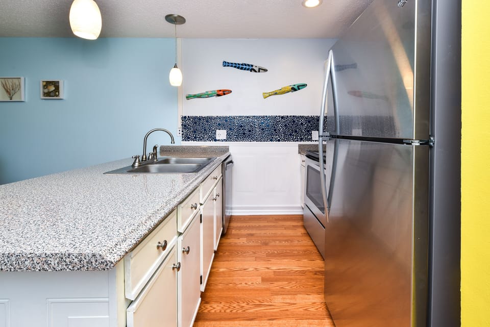  Brand New Stainless Steel Appliances in Kitchen