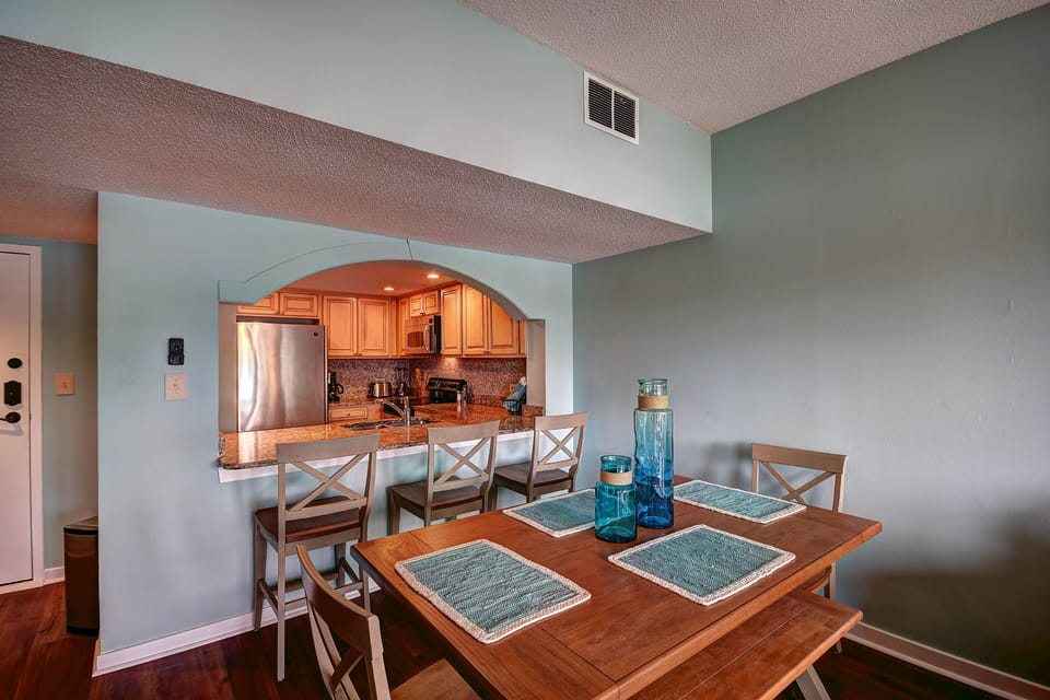 Dining Table will sit six.
Entertain!
