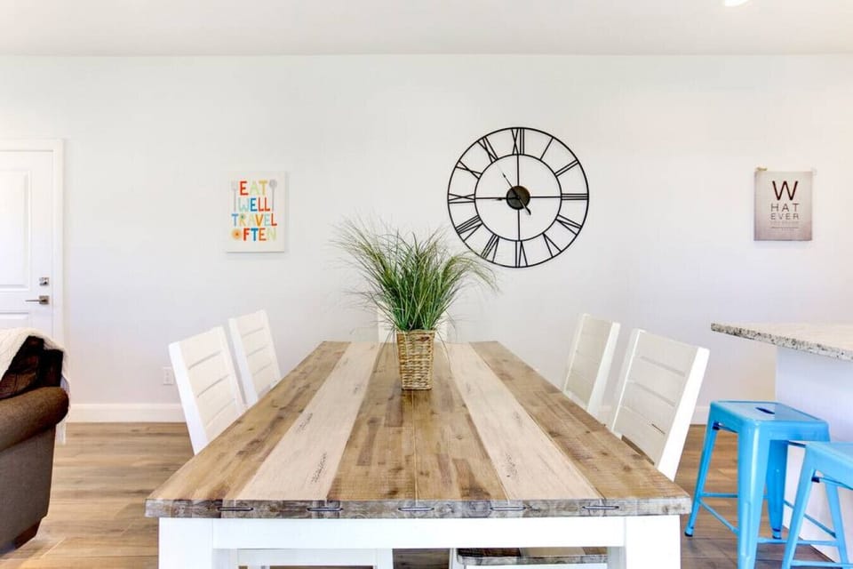 Table for six with two extra countertop stools