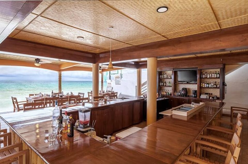 On-site Ocean Breeze Restaurant Bar Dining