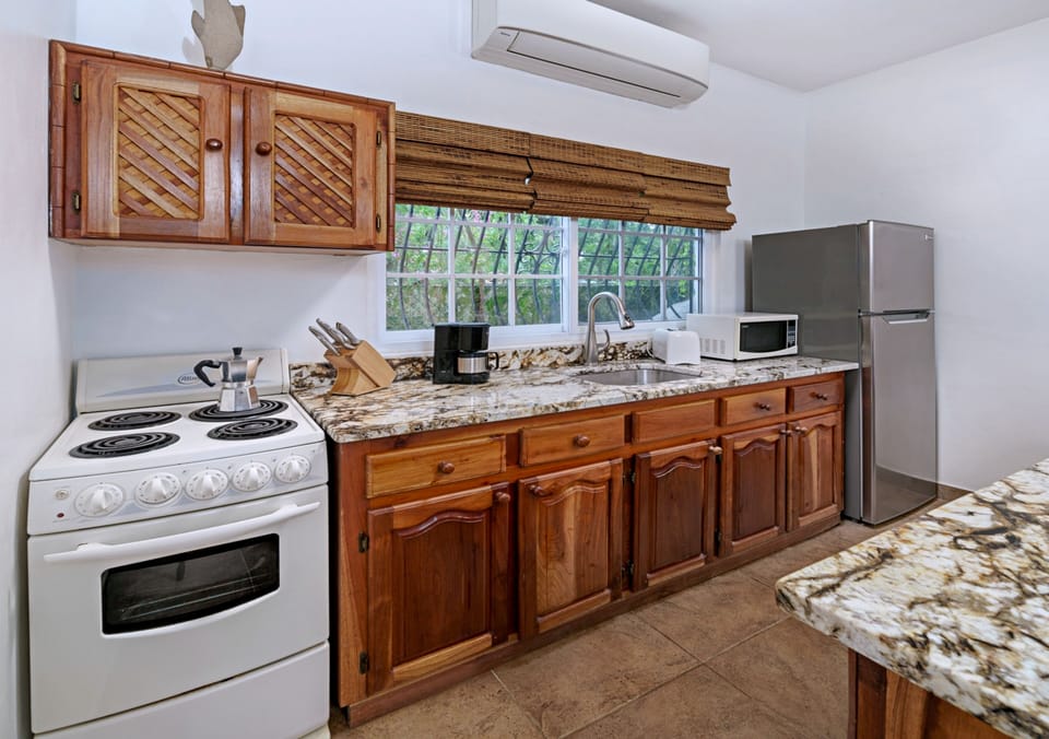 Garden Studio II - Kitchen
