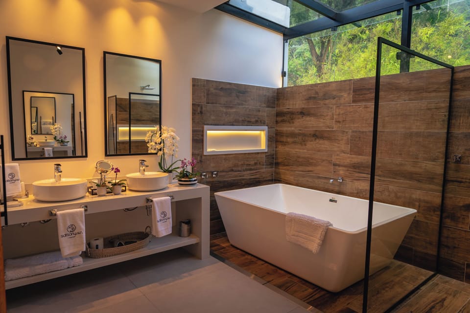 Presidential Double Room | Bathroom | Shower, hair dryer, bathrobes, towels