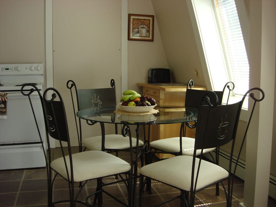 Kitchen / Dinning area