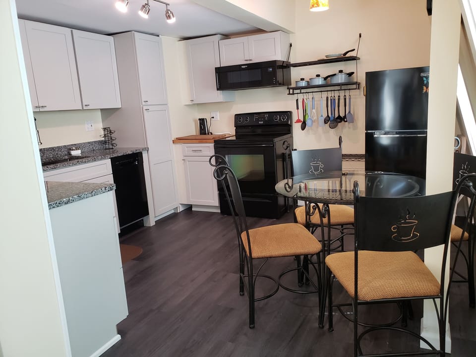 Kitchen / Dinning area