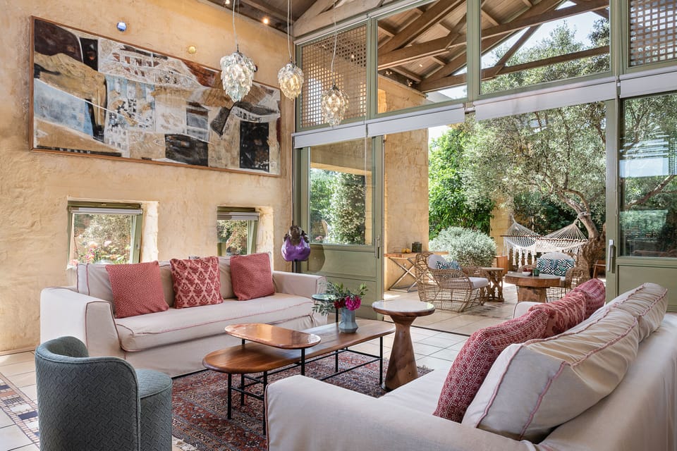 Livingroom and outdoor veranda 