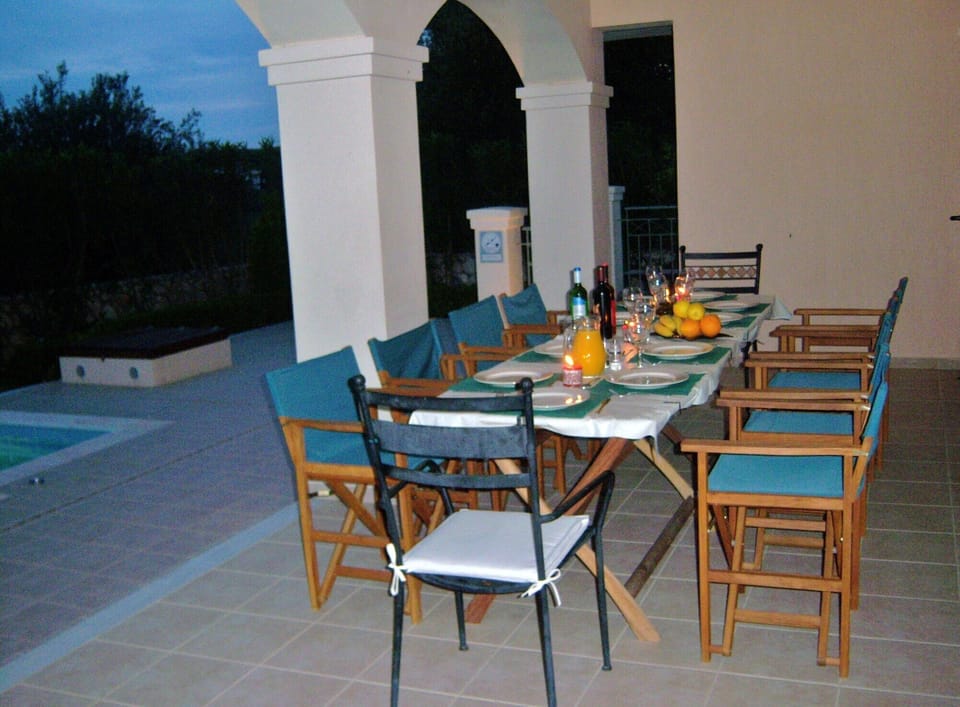 Outside dinning 