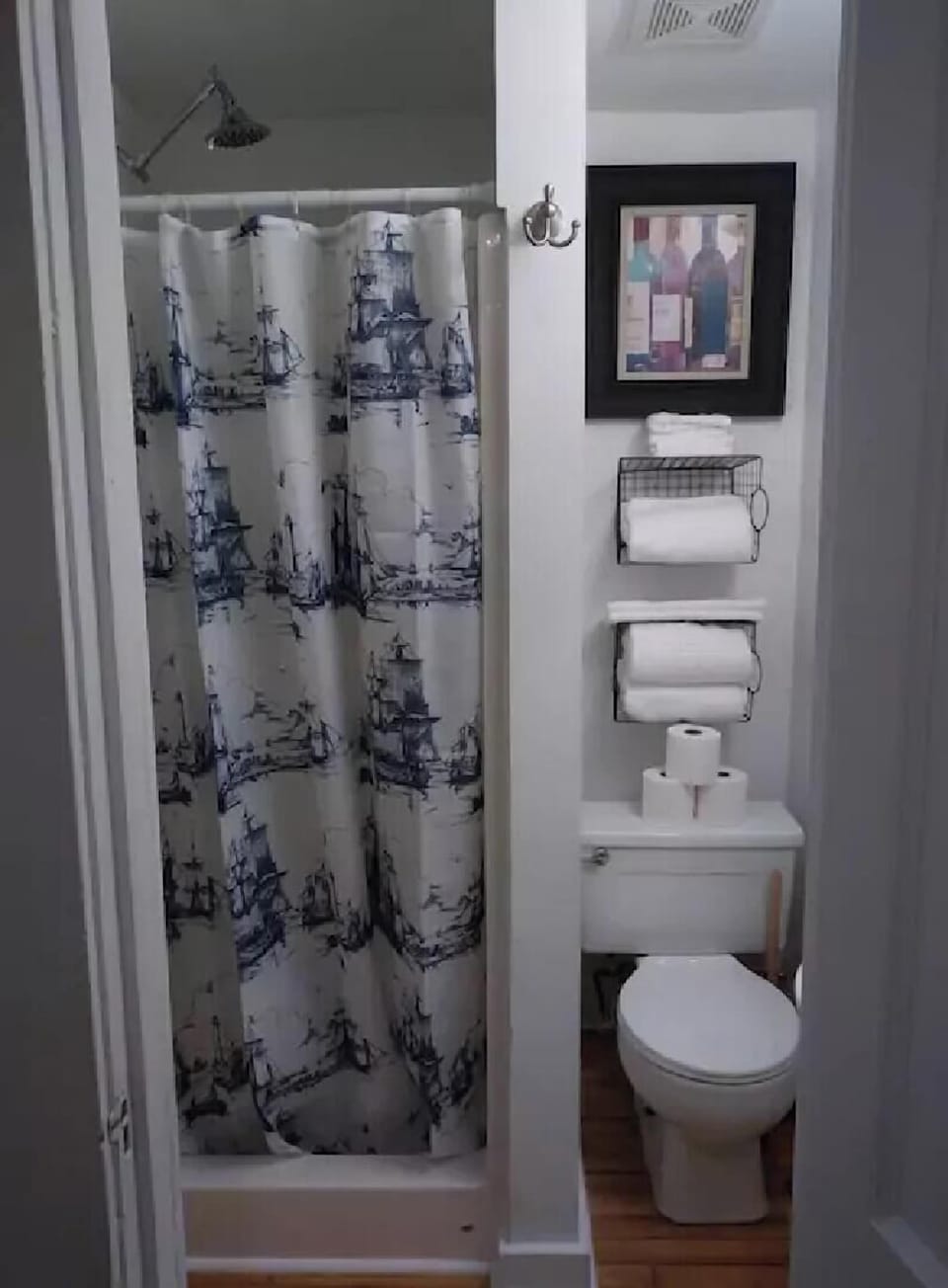 Full bath between 2nd & 3rd bedrooms