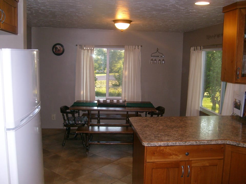 Kitchen dining area
