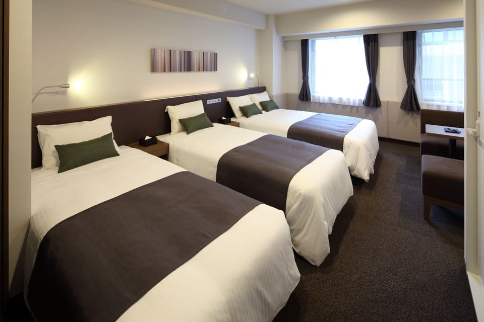 Family Room | Down comforters, desk, WiFi (free), bed sheets