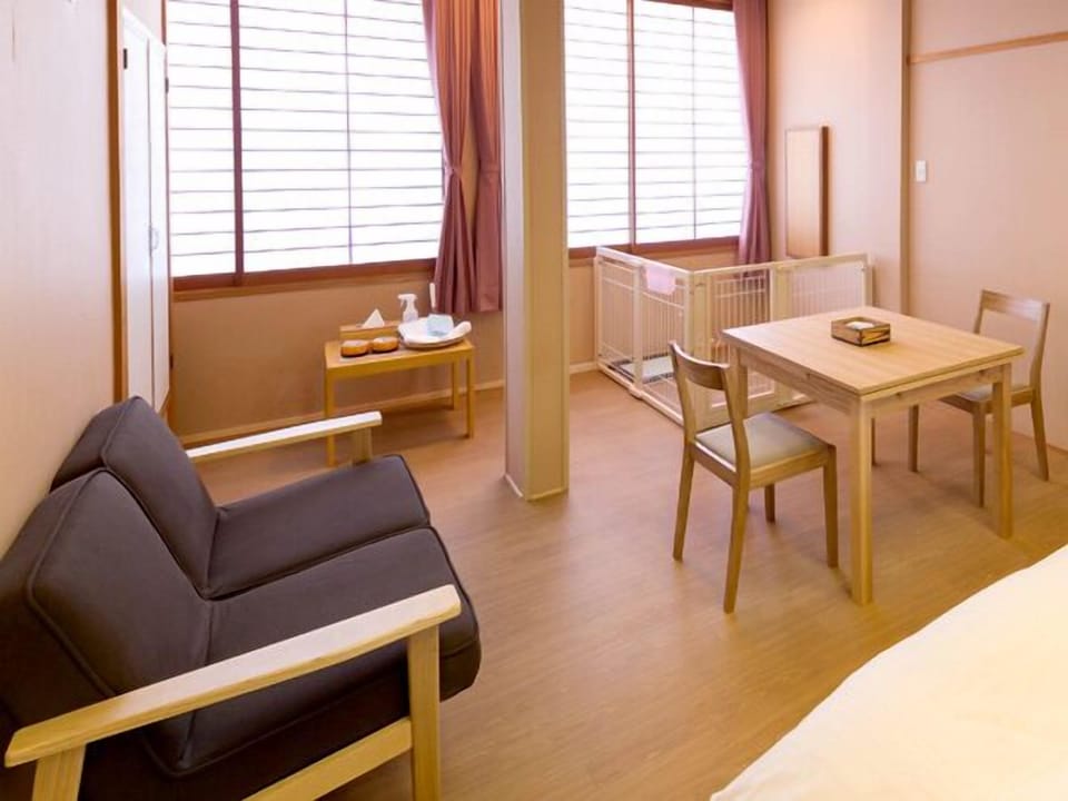 In-room safe, desk, WiFi (free)