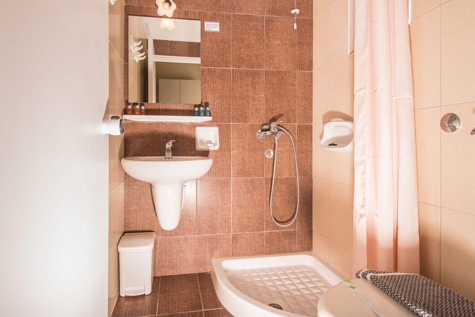 Shower, free toiletries, hair dryer, towels
