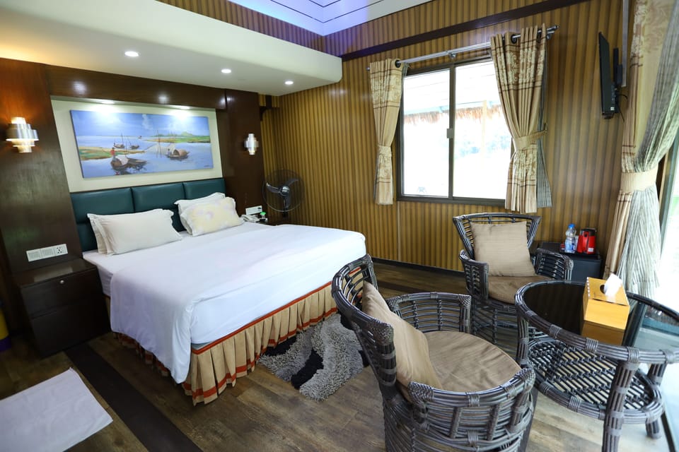 Exclusive Suite, 1 Queen Bed, Pool View, Overwater | Desk, WiFi (free), bed sheets