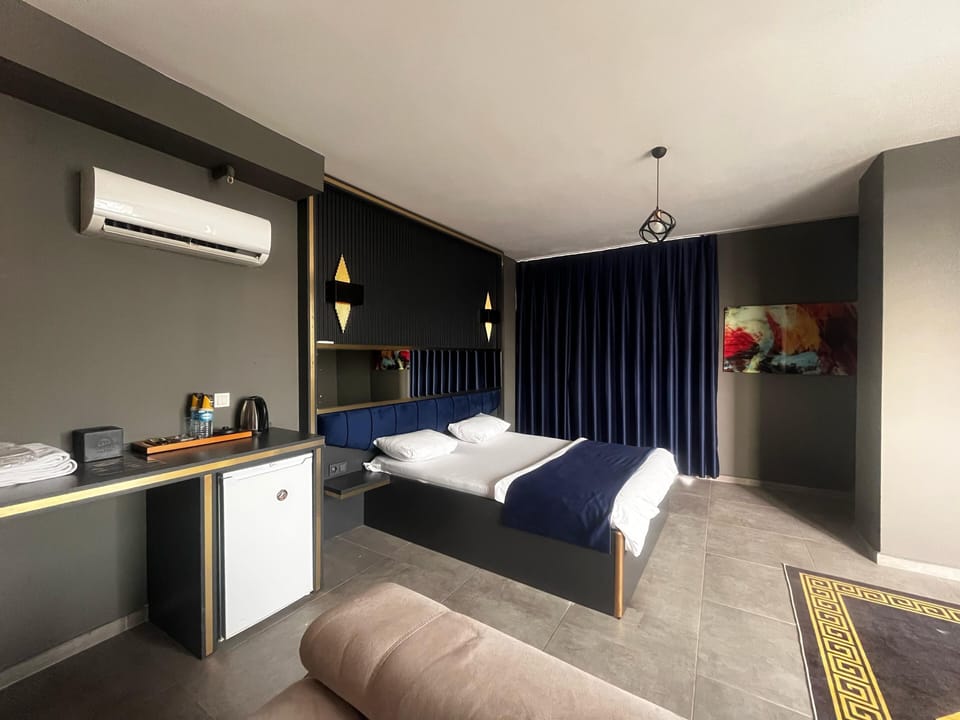 Deluxe Room | 1 bedroom, desk, soundproofing, free WiFi