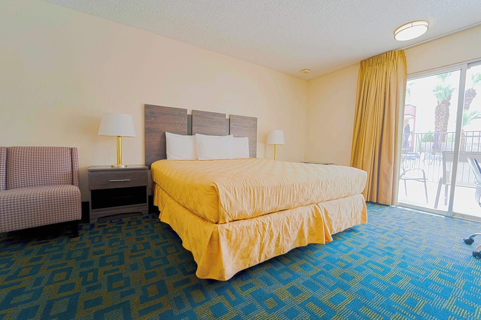 Room, 1 King Bed, Accessible | Premium bedding, desk, iron/ironing board, free WiFi
