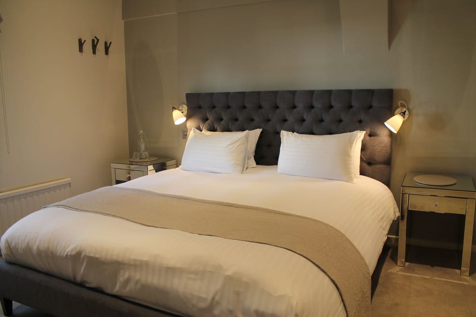 Deluxe Suite, Ensuite (Hush Heath Suite) | Premium bedding, individually decorated, individually furnished