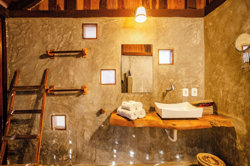 Standard Bungalow, 1 Queen Bed | Bathroom | Shower, designer toiletries, hair dryer, towels