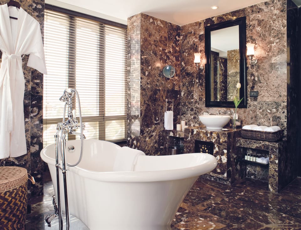 Luxury Suite, 1 King Bed, Mountain View | Deep soaking bathtub