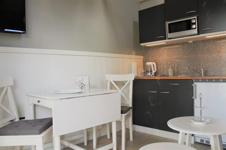 Deluxe House, 1 Bedroom, Accessible, Lake View | Individually furnished, free WiFi, bed sheets