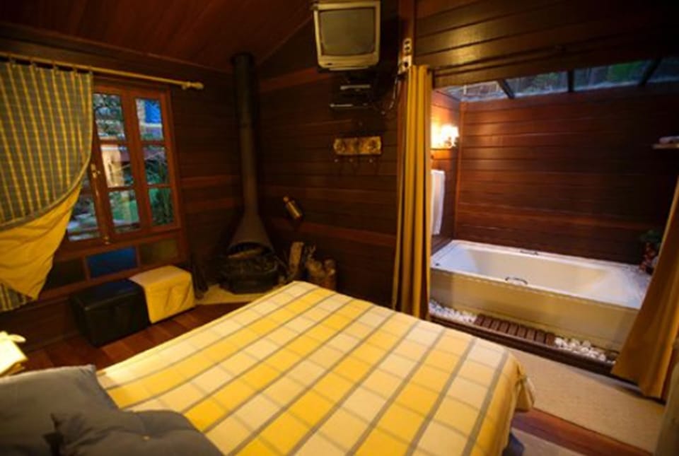 Chalet, Jetted Tub (Orquidea) | Hypo-allergenic bedding, minibar, individually decorated