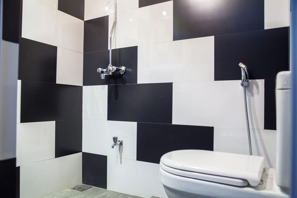 Budget Twin Room with Common Bath | Bathroom | Shower, free toiletries, hair dryer, bidet
