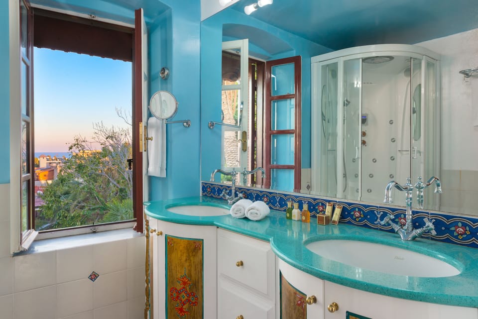 Royal Suite, Hot Tub, Sea View (Grand Master) | Bathroom sink