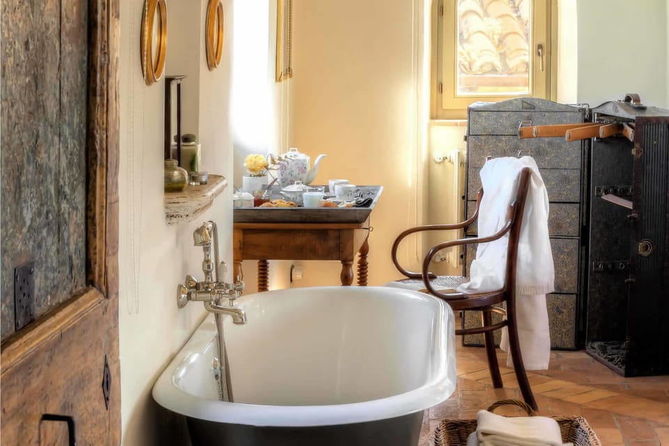 Suite, Balcony | Bathroom | Combined shower/tub, free toiletries, hair dryer, bathrobes