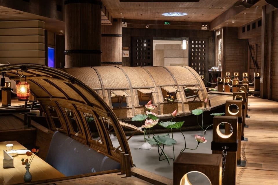 2 restaurants; breakfast, lunch, and dinner served