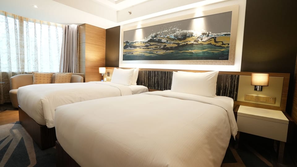 Business Twin Room, City View | Minibar, in-room safe, desk, blackout drapes