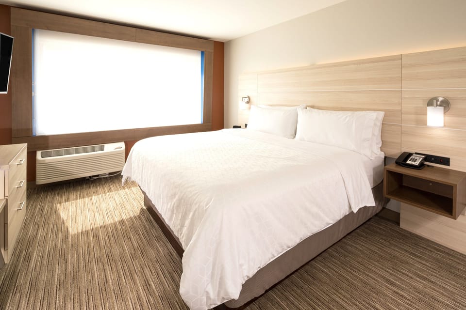 In-room safe, desk, blackout drapes, soundproofing