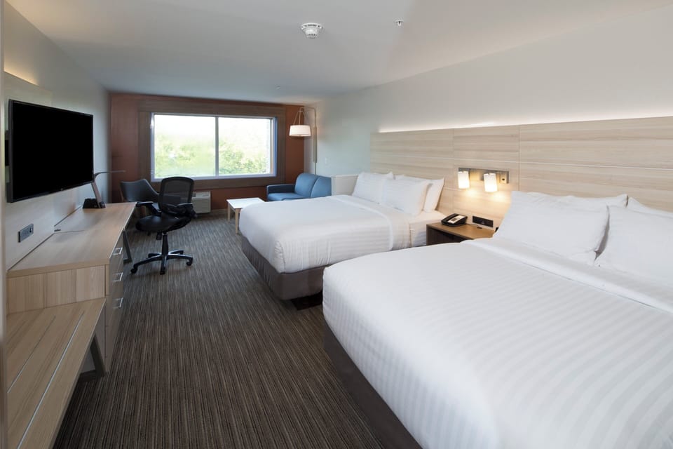 In-room safe, desk, blackout drapes, soundproofing