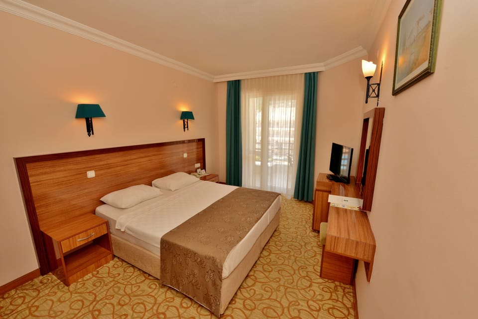 Club Room, Multiple Beds | Minibar, in-room safe, wheelchair access