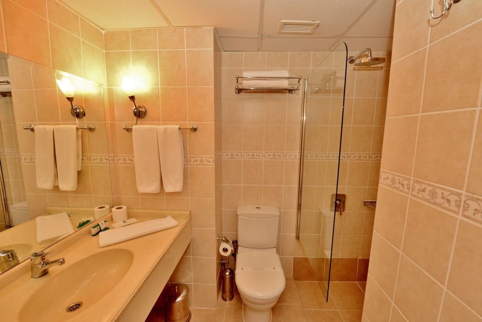 Minibar, in-room safe, wheelchair access