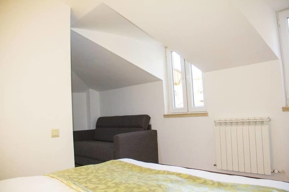 Family Room | Desk, soundproofing, iron/ironing board, WiFi (free)